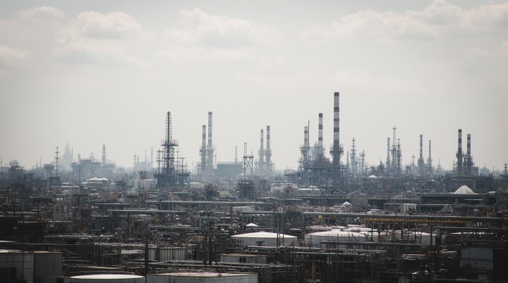 Запад наращивает добычу нефти вопреки климатическим целям