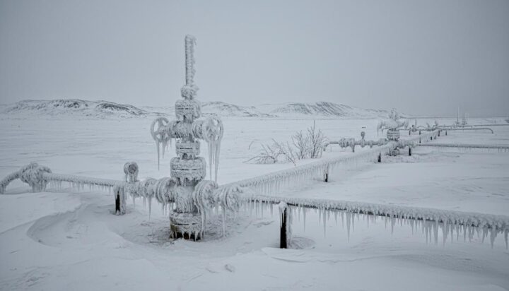 Арктические холода в США привели к рекордному падению добычи газа