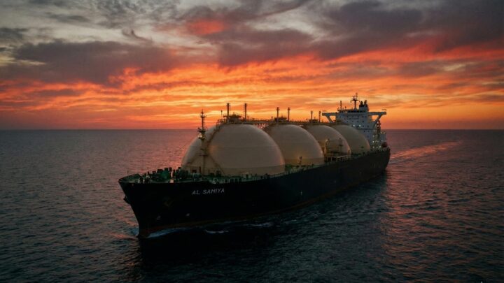 Пакистан обсуждает с РФ разведку газа и замену поставок СПГ из Катара