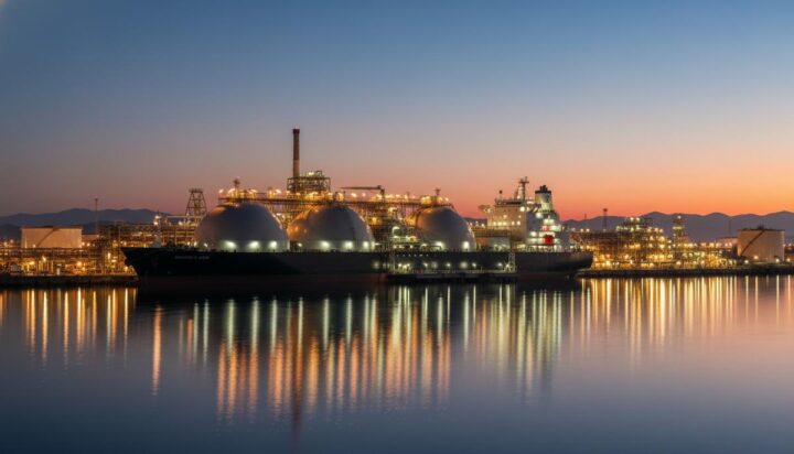 PETRONAS и QatarEnergy заключили 20-летний контракт на поставку СПГ