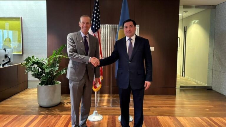 Казахстан и Chevron обсудили экспорт нефти через Каспий